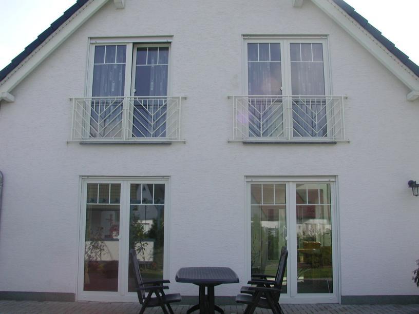 Kunststoff Balkontür Weiß 2 Flügelig mit Rollladen & Sprossen