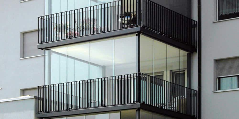Balkonverglasung als Schiebetür Aluminium & Sicherheitsglas