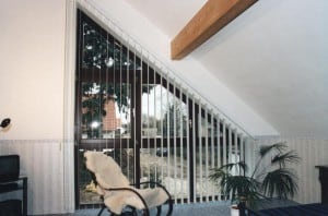 Holzfenster mit Schräge 7 Teilig Nussbaum und Brüstungsverglasung