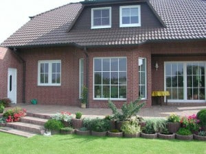 Kunststofffenster Weiß 2 Flügelig mit Sprossen & Rollladen