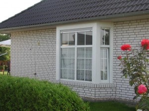 Erkerfenster Kunststoff Weiß mit Sprossen & Rollladen