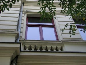 Denkmalgeschütztes Holzfenster 2 Flügelig mit Oberlicht & Kapitellen
