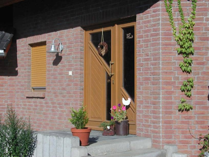Holz Haustür mit Seitenteil Links & Dreiecks Verglasung & Messing Stoßgriff