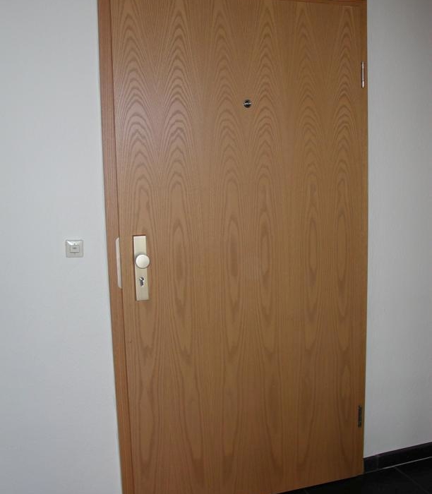 Innentür als Wohnungseingangstür Eiche Furnier mit Spion & absenkbarer Bodendichtung