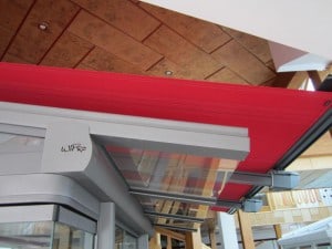 Wintergarten Markise Farbe DB 703 mit Gasdruckfedern für straffe Tuchhaltung & Acrylstoff Farbe Rot