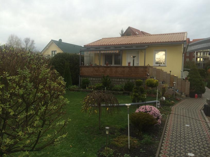 Aluminium Terrassenüberdachung Pultdach Ausführung Farbe Pulverbeschichtet TIGER Drylac® 29/70786 Dachverglasung 10mm Sicherheitsglas 0,76 Folie 4 Stützen auf Brüstungsmauerwerk montiert