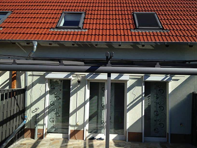 Aluminium Terrassenüberdachung Pultdach Ausführung Farbe Pulverbeschichtet TIGER Drylac® 29/70786 Dachverglasung 10mm Sicherheitsglas 0,76 Folie mit Erhardt Wintergartenmarkise TM 18 2-teilig 2 Felder 2 Motore Bedingung über Somfy Funkhandsender