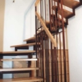 Stahlharfentreppe Farbe RAL 8017 Schokoladenbraun Treppenstufen Buche Massiv 2x 1/4 gewendelt &  Holzhandlauf gerundet Buche 40 X 80 mm