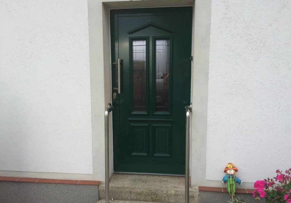 Aluminium Haustür Rodenberg Füllung 6460-10 Ral 6005 Moosgrün mit Rillenschliff