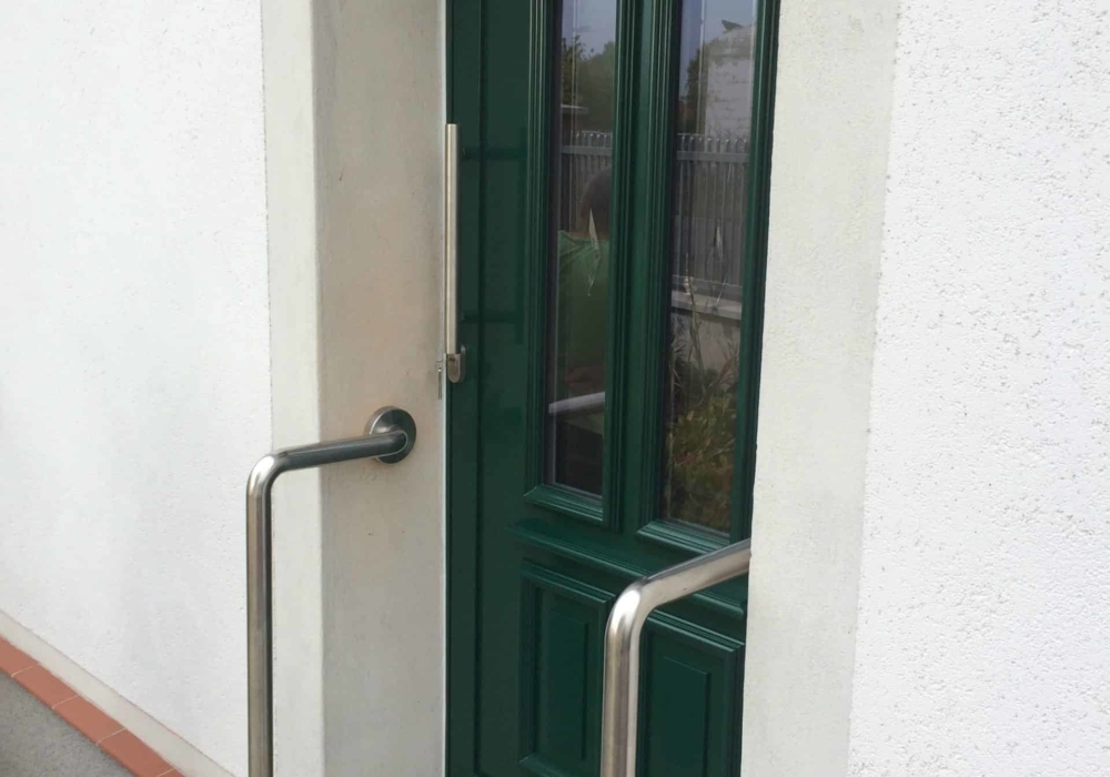 Aluminium Haustür Rodenberg Füllung 6460-10 Ral 6005 Moosgrün mit Rillenschliff