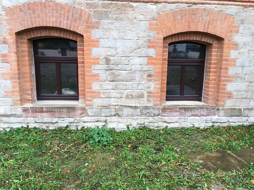 Kunststofffenster Mahagoni 1-Flügelig mit Glasteilender Sprosse & Oberlicht Festverglasung als Stichbogen Fenster & 2 & 3-Fach Verglasung