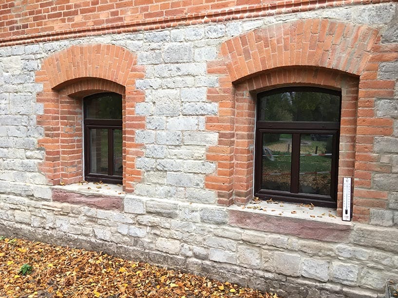 Kunststofffenster Mahagoni 1-Flügelig mit Glasteilender Sprosse & Oberlicht Festverglasung als Stichbogen Fenster & 2 & 3-Fach Verglasung