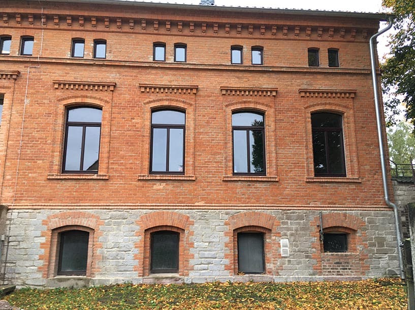 Kunststofffenster Mahagoni 1-Flügelig mit Glasteilender Sprosse & Oberlicht Festverglasung als Stichbogen Fenster & Kunststofffenster Mahagoni 1-Flügelig - 2 & 3-Fach Verglasung