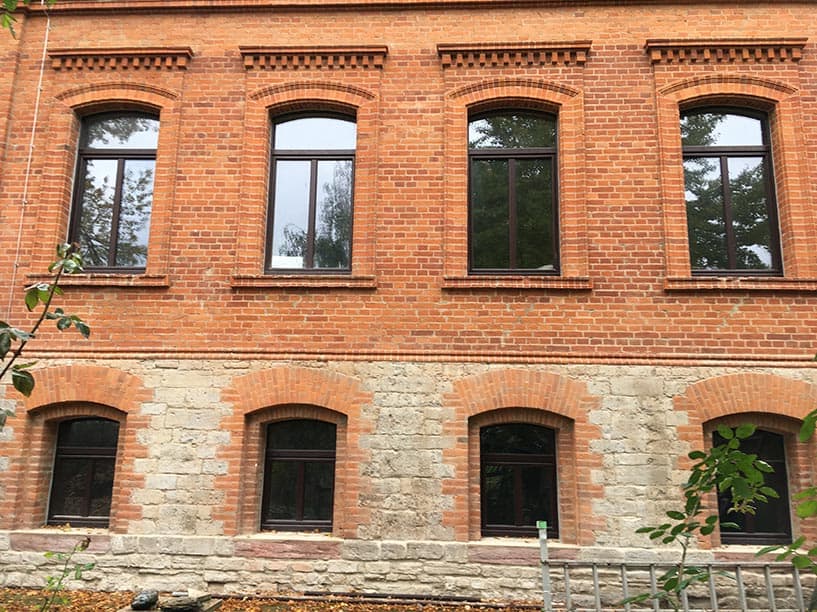 Kunststofffenster Mahagoni 1-Flügelig mit Glasteilender Sprosse & Oberlicht Festverglasung als Stichbogen Fenster & Kunststofffenster Mahagoni 1-Flügelig - 2 & 3-Fach Verglasung