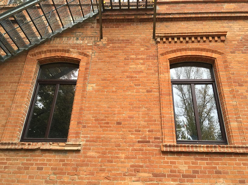 Kunststofffenster Mahagoni 1-Flügelig mit Glasteilender Sprosse & Oberlicht Festverglasung als Stichbogen Fenster 2 & 3-Fach Verglasung