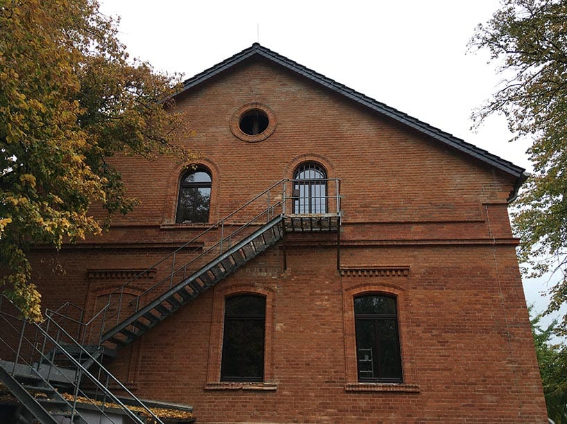 Kunststofffenster Mahagoni 1-Flügelig mit Glasteilender Sprosse & Oberlicht Festverglasung als Rundbogen Fenster & Kunststofffenster Mahagoni als Kreisrundes Fenster 2 & 3-Fach Verglasung