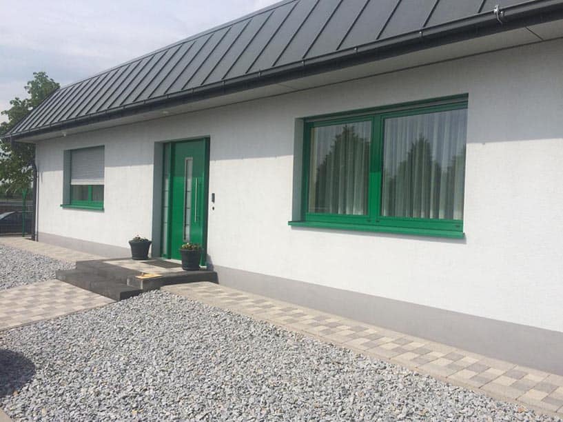 Aluminium Fenster 2-Flügelig Farbe RAL 6029 Minzgrün 3 Kammer System mit Unterputzrolladen & Aluminium Fensterbank RAL 6029 Minzgrün 2-Fach Schallschutz Verglasung Widerstandsklassen P2A