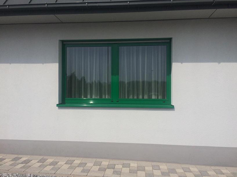 Aluminium Fenster 2-Flügelig Farbe RAL 6029 Minzgrün 3 Kammer System mit Unterputzrolladen & Aluminium Fensterbank RAL 6029 Minzgrün 2-Fach Schallschutz Verglasung Widerstandsklassen P2A